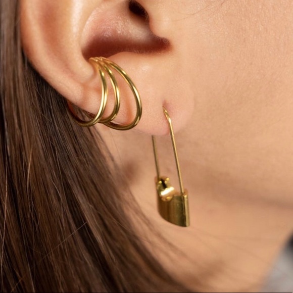 ✨✨Gold Padlock Hoop Earrings ✨✨ - Picture 4 of 6